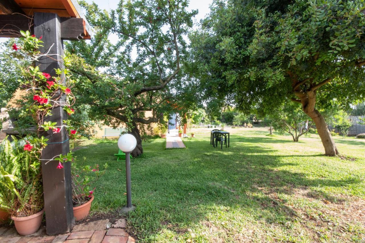 Bed and Breakfast Is Cuccus Masainas Екстер'єр фото