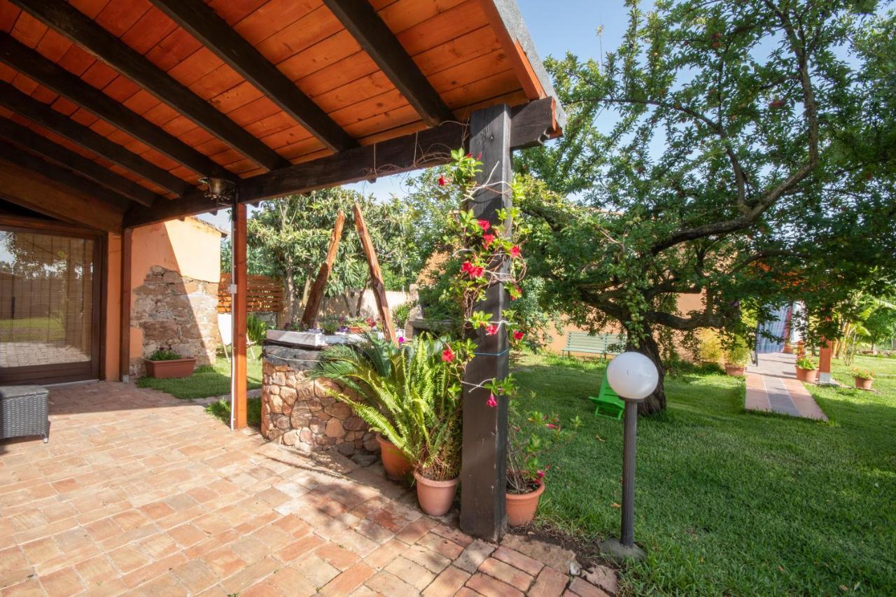 Bed and Breakfast Is Cuccus Masainas Екстер'єр фото