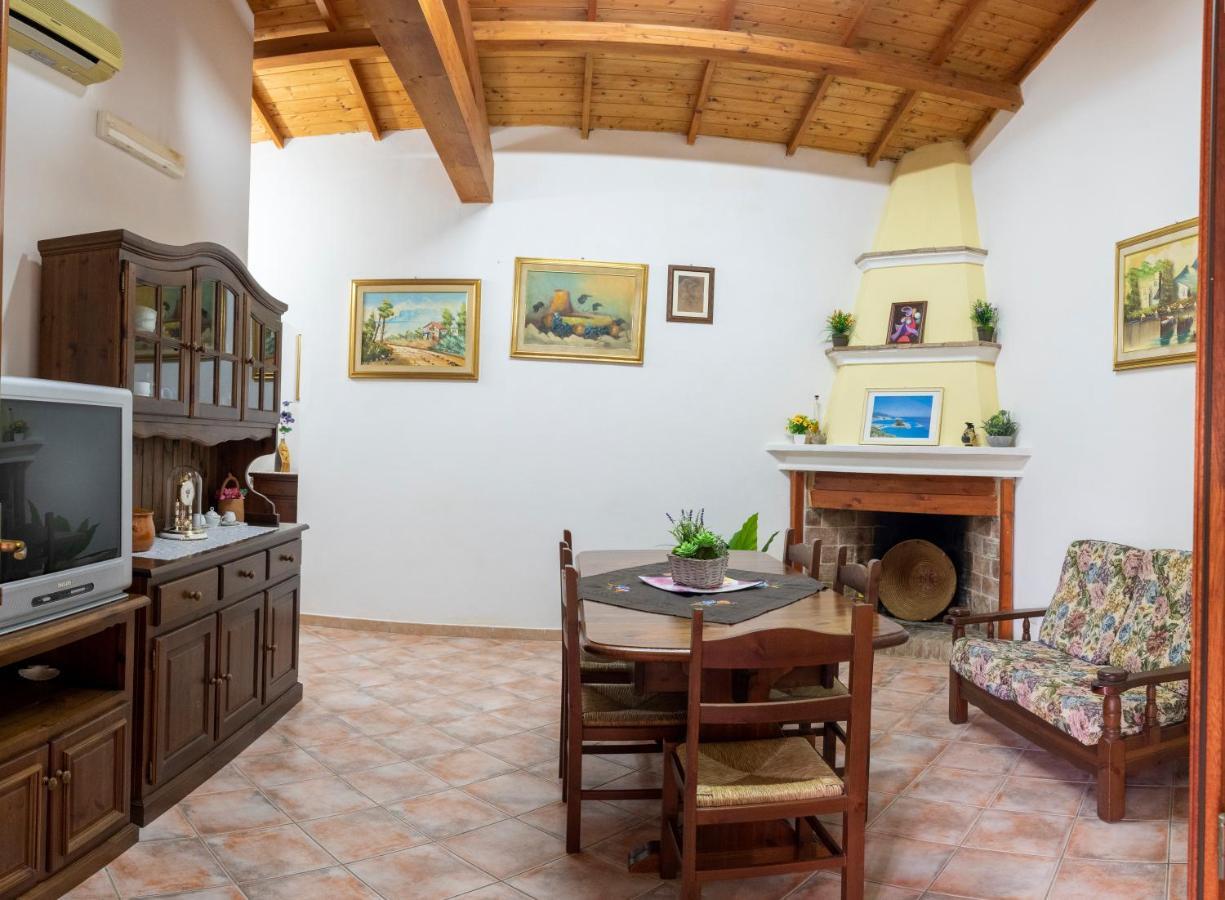 Bed and Breakfast Is Cuccus Masainas Екстер'єр фото