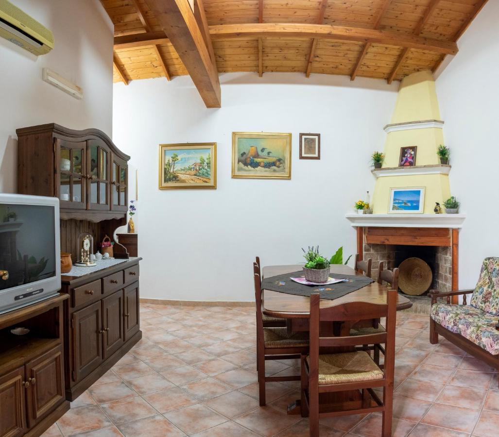 Bed and Breakfast Is Cuccus Masainas Екстер'єр фото