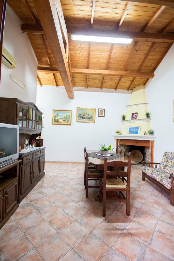 Bed and Breakfast Is Cuccus Masainas Екстер'єр фото